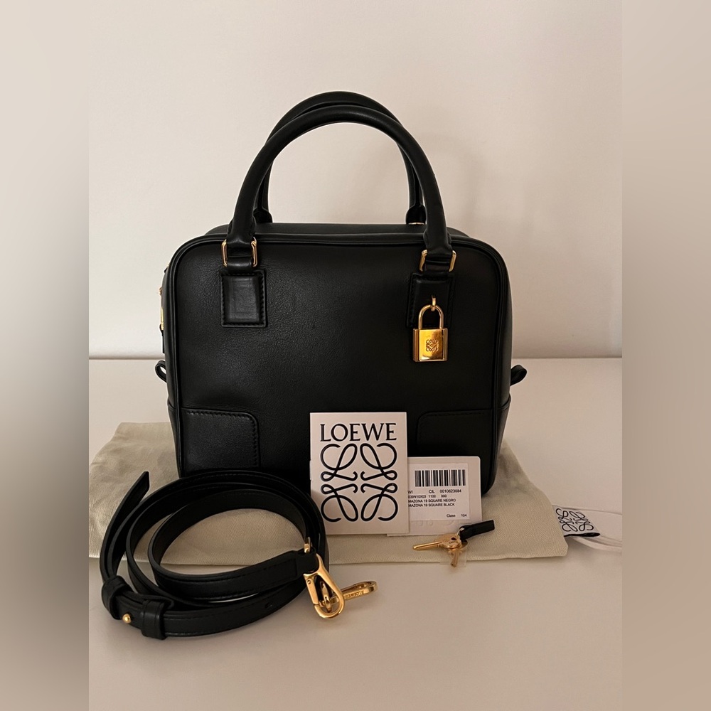 Loewe Amazona 19 Black Nappa Calfskin Leather Bag Detachable Strap Lock & Key